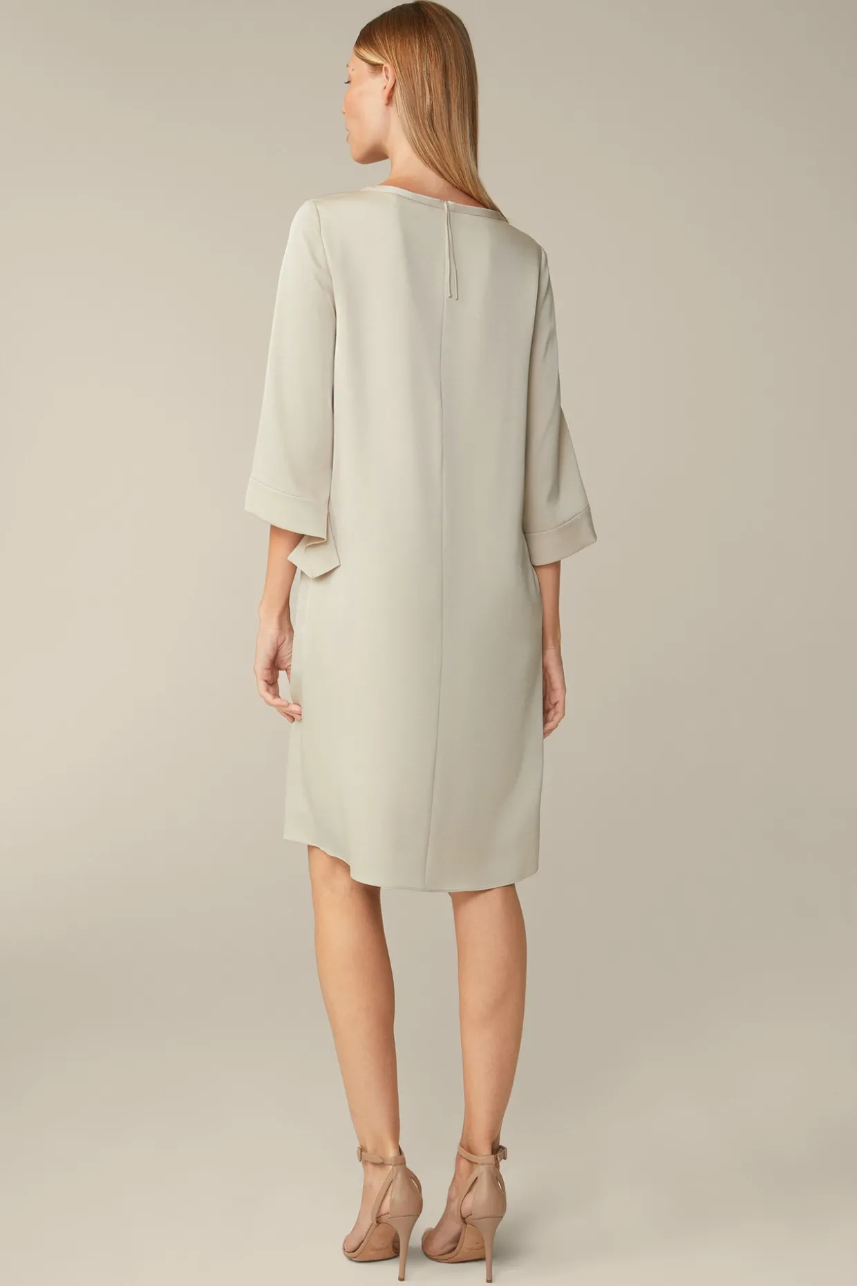Crepe-Kleid In H-Linie In