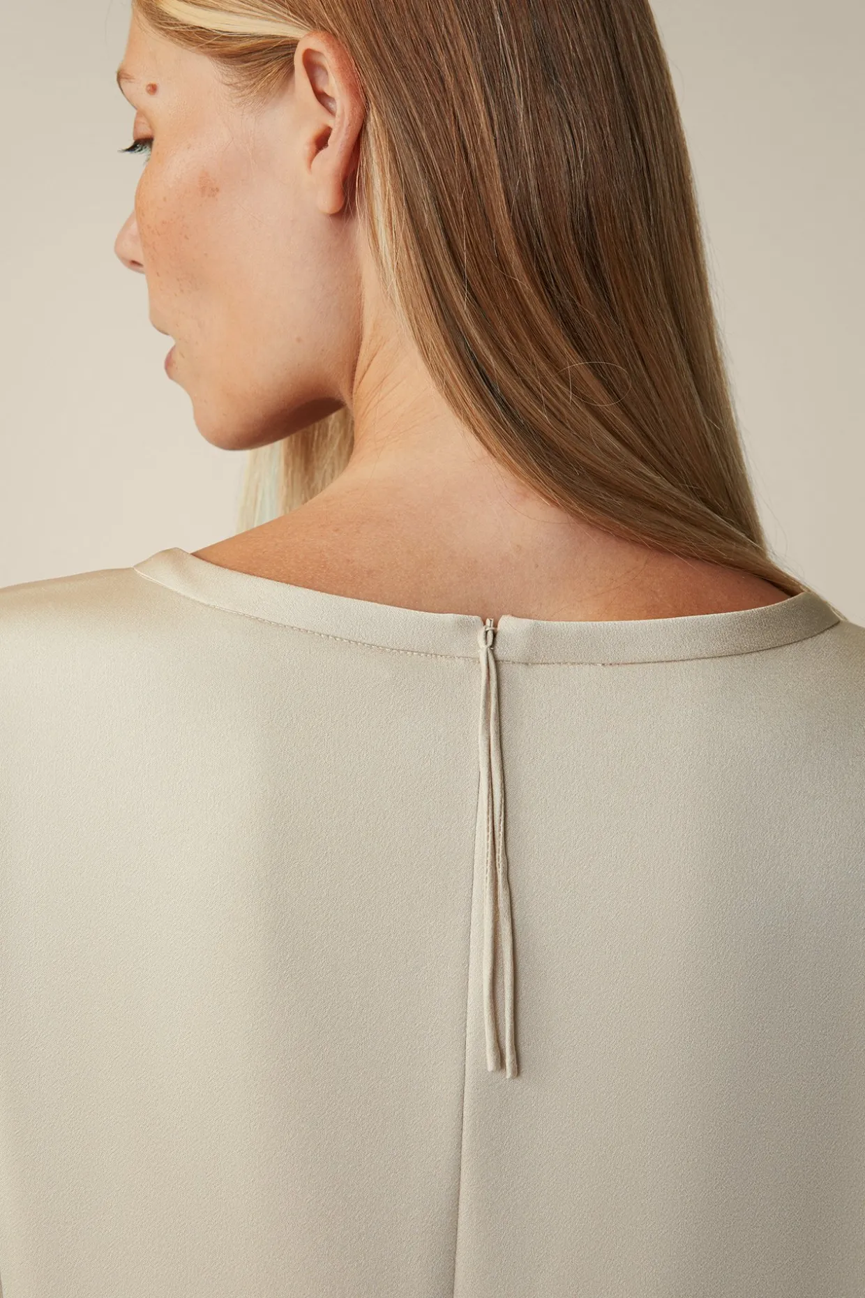 Crepe-Kleid In H-Linie In