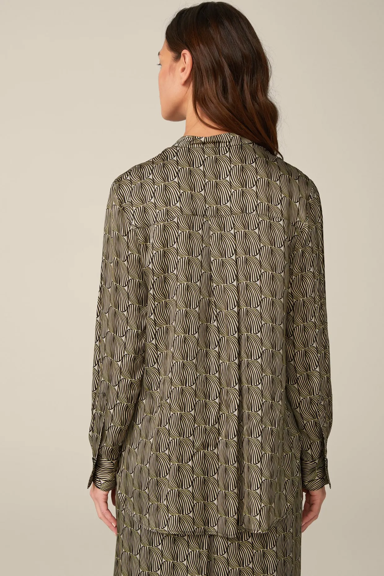 Print-Hemdbluse Aus Viskose In Schwarz-Beige Gemustert
