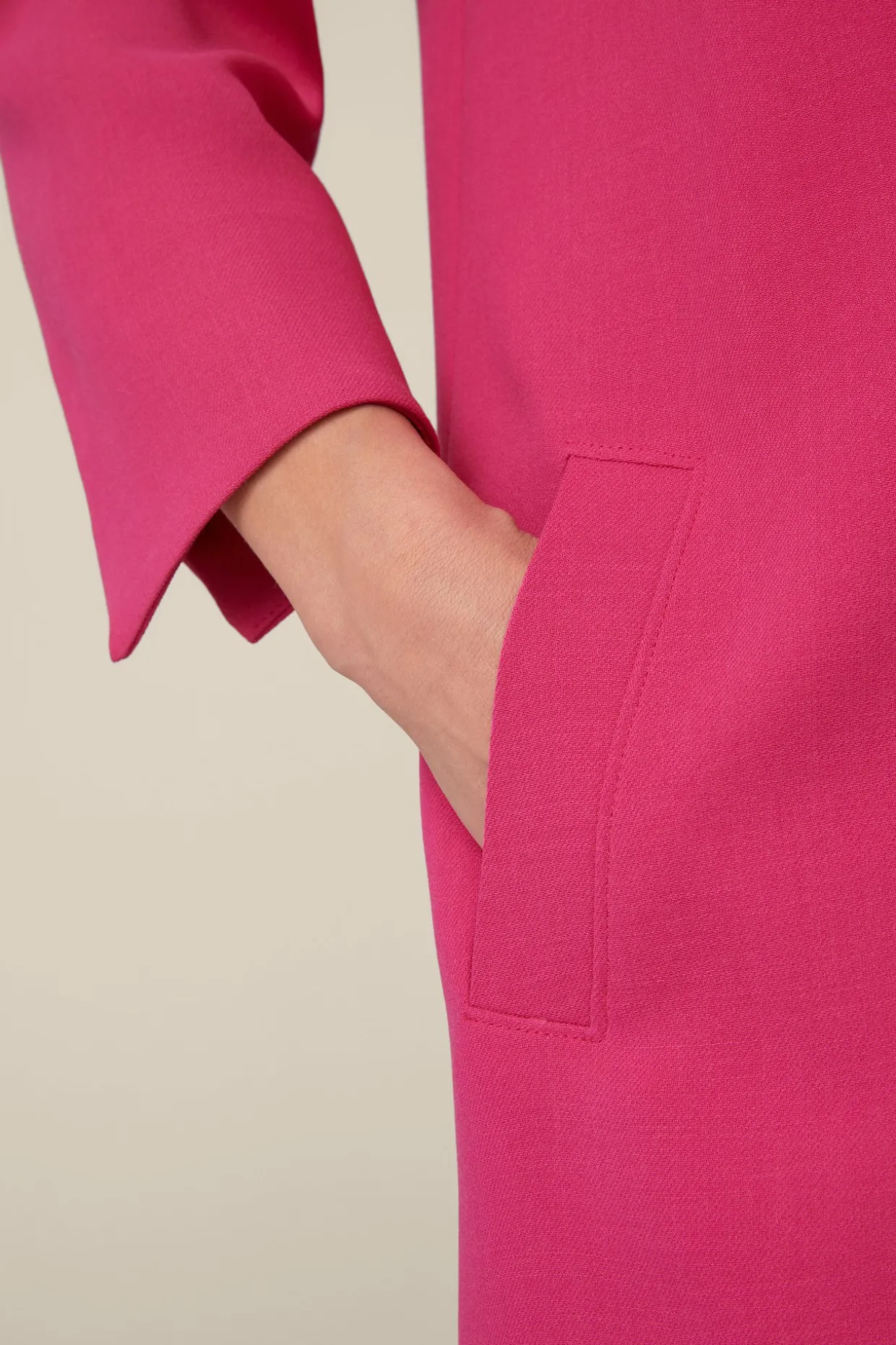 Wollcrepe-Kleid In